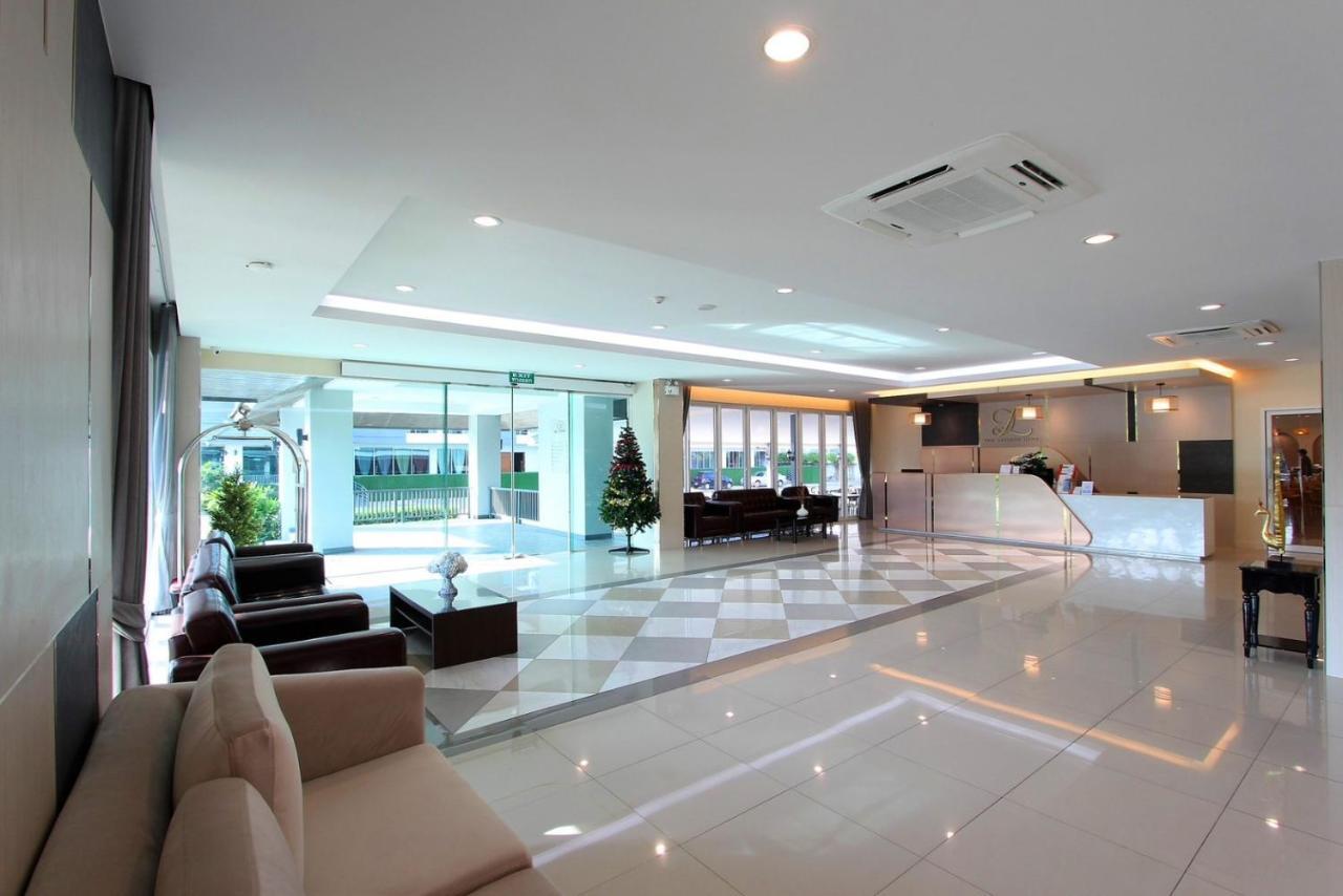 The Leisure Hotel Банг Бо Экстерьер фото
